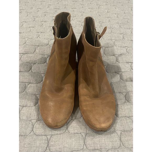 Ladies leather ankle boots by Crown Vintage.  Size 7 1/2 - Picture 3 of 8